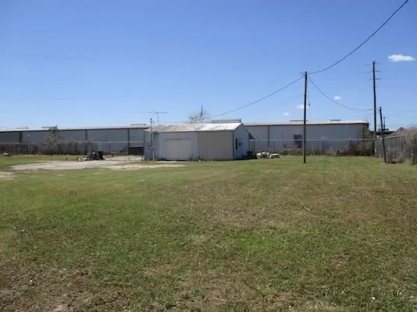 4 County Road 102, Bay City, TX 77414