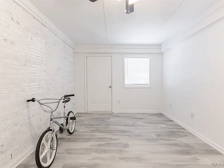 617 Wisteria Rd — Photo 31