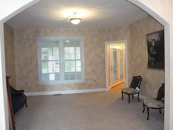 2nd image of 411 Ashland Oaks Dr