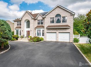 636 Denver Blvd, Edison, NJ 08820