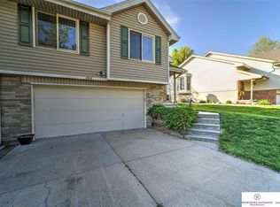 4910 Copper Creek Rd, Bellevue, NE 68157