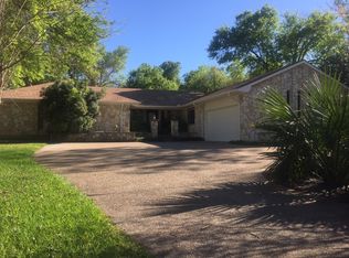 1906 Club Cir, Salado, TX 76571