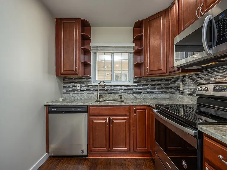 529 Fox Run Ln — Photo 9
