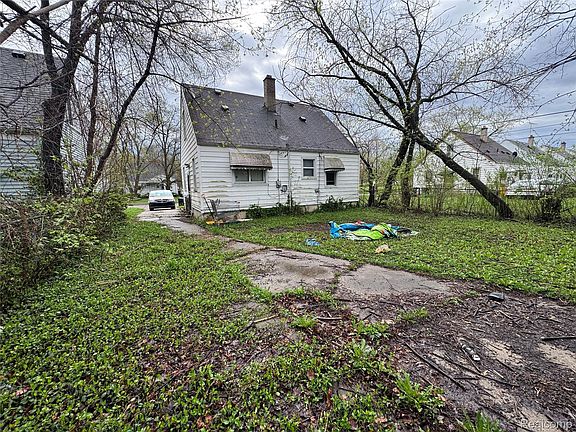 5th image of 8247 Heyden St