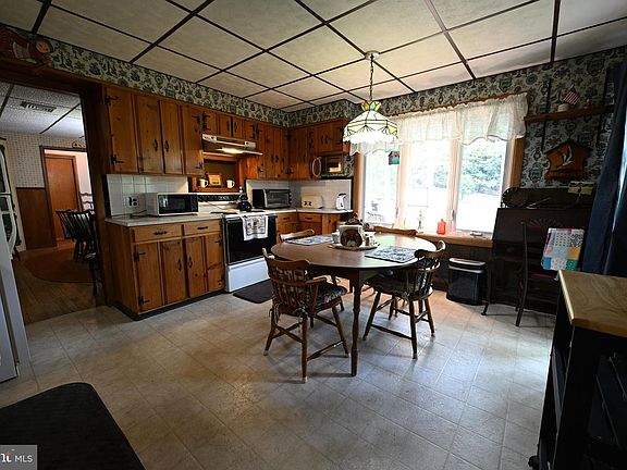 4th image of 230 Burrs Rd