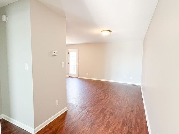 3rd image of 1731 Thistlewood Dr APT C