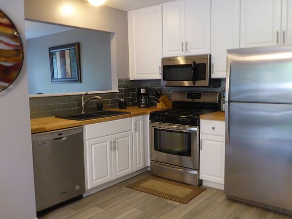 5th image of 4202 Rivertowne Ct