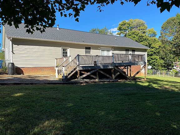 3rd image of 1401 Haywood St