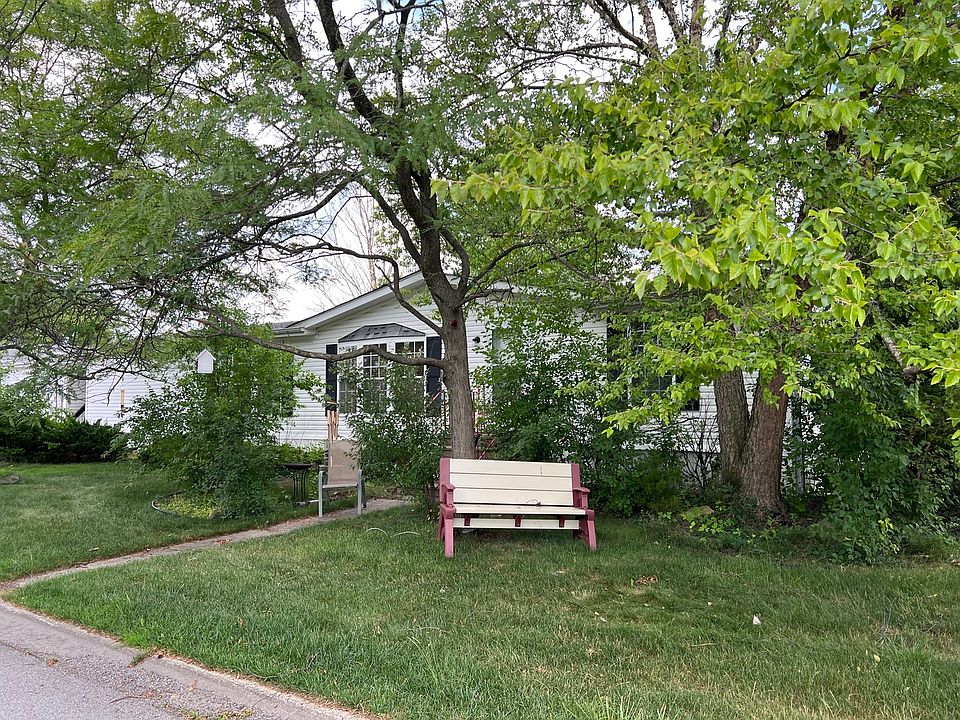 2nd image of 28 Cardinal Dr