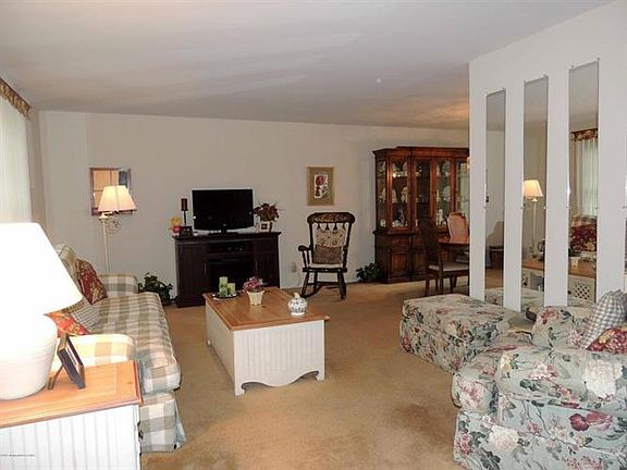 4th image of 985 Brightwood Dr