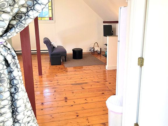 3rd image of 90 Orchard St Room 2