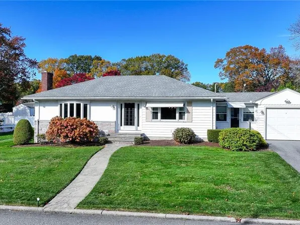 51 E Bel Air Rd, Cranston, RI 02920