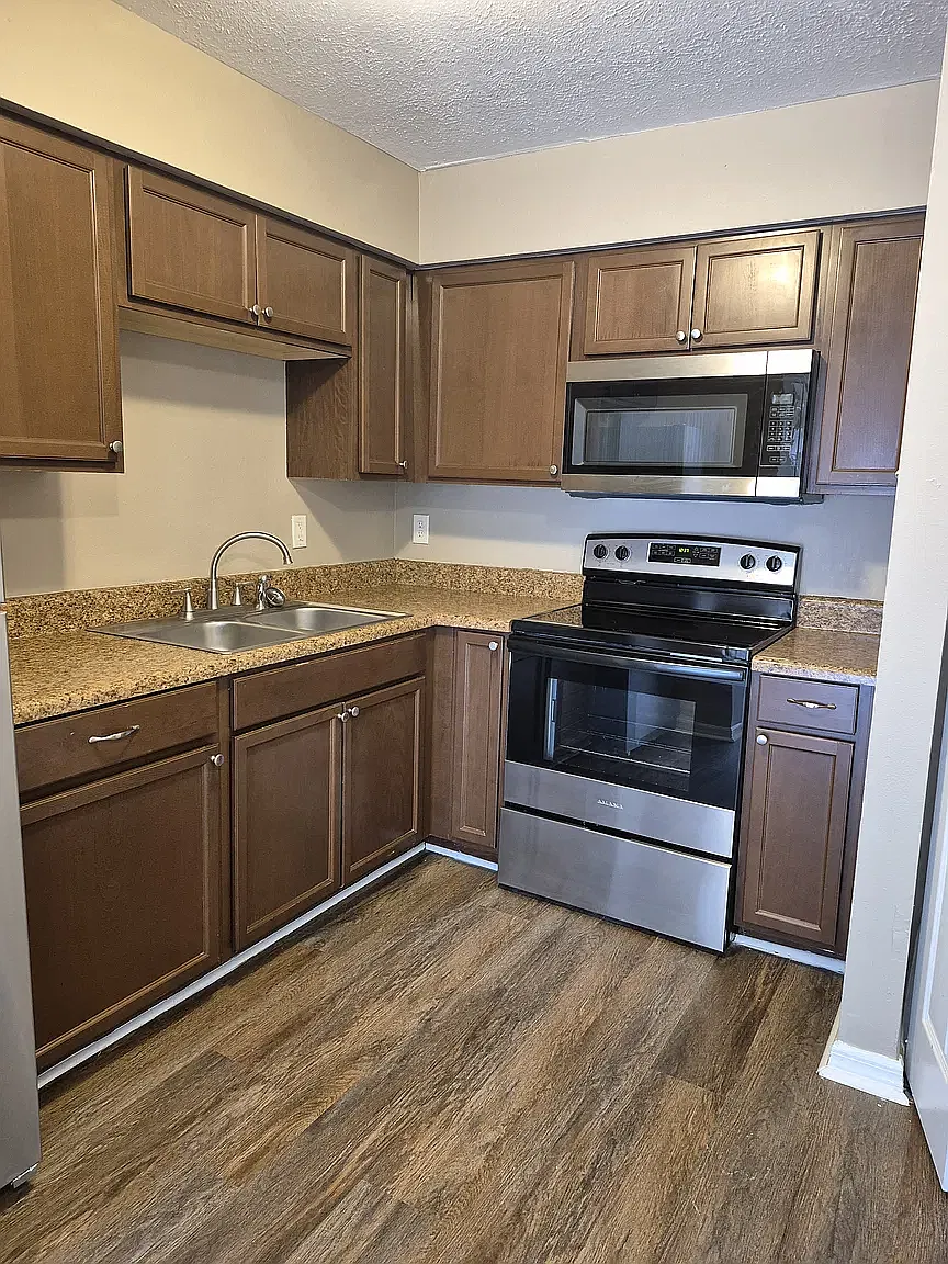 2 bed, 808 sqft, $999 — Photo 1