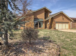105 SE 27th St, Moore, OK 73160