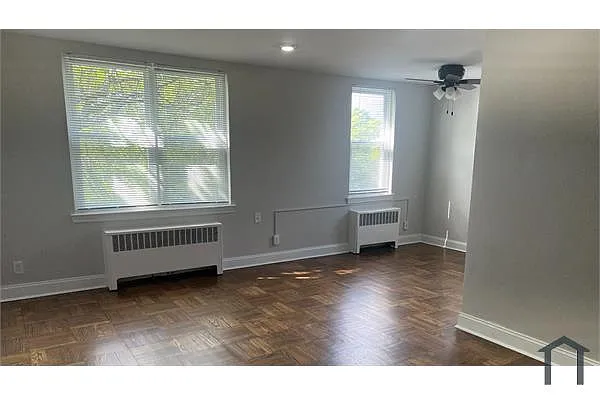 Building Photo - 906 E Vernon Rd #1