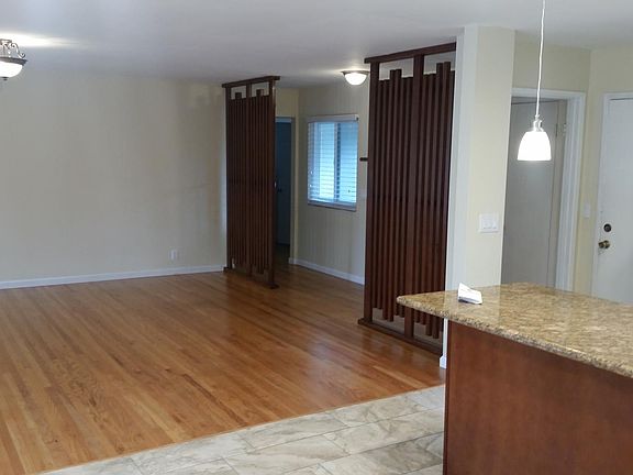 5th image of 2377 Camrose Ave