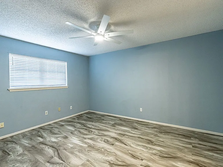4305 52nd St — Photo 33