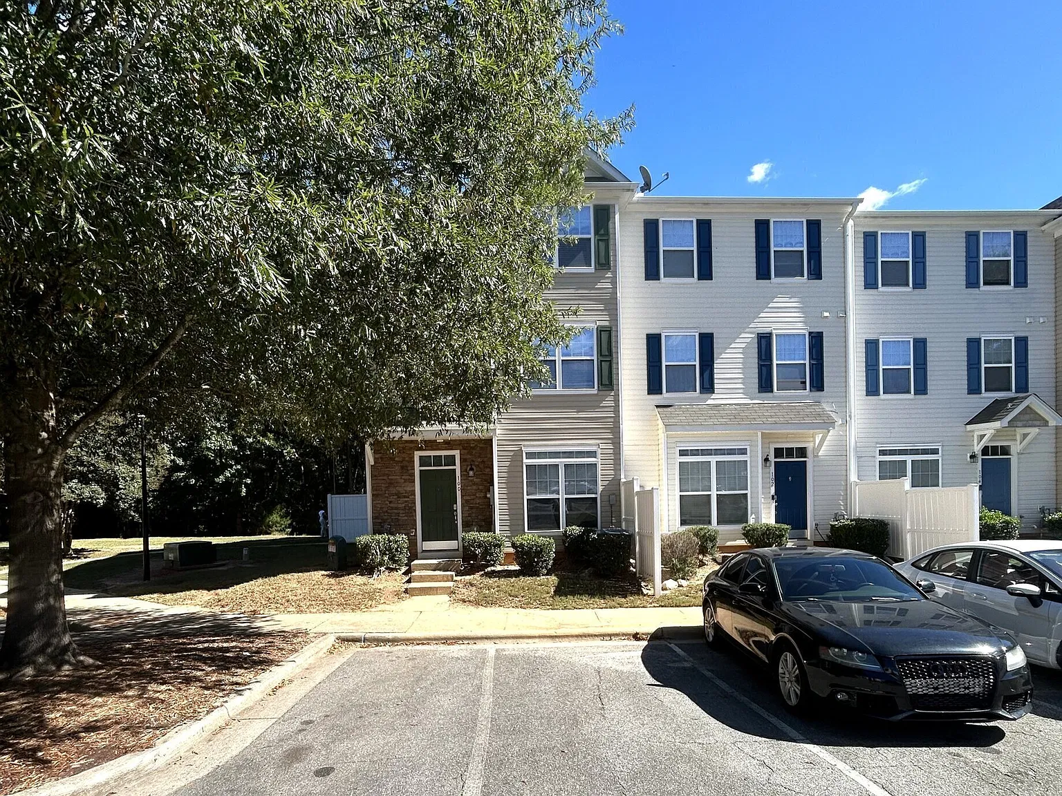 3 bed, 2.5 bath, 1740 sqft, $1,695 — Photo 3