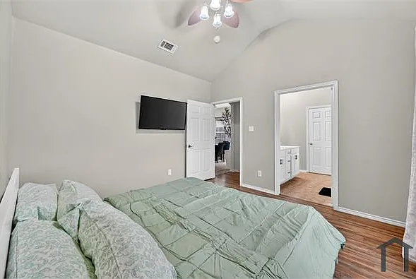 4 bed, 1832 sqft, $3,600 — Photo 4