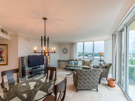 3rd image of 111 SE 8th Ave APT 702