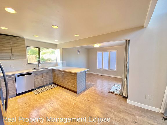 3rd image of 17102 SE Cougar Mountain Dr