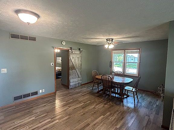 5th image of 1012 Lilly St