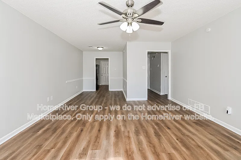 3 bed, 1.0 bath, 936 sqft, $1,345 — Photo 2