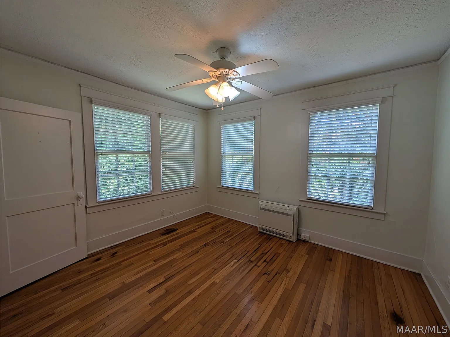 2 bed, 1.0 bath, 1200 sqft, $1,000 — Photo 4