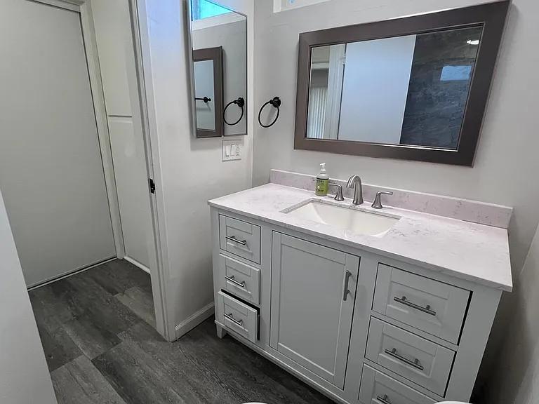 6245 Kester Ave — Photo 12