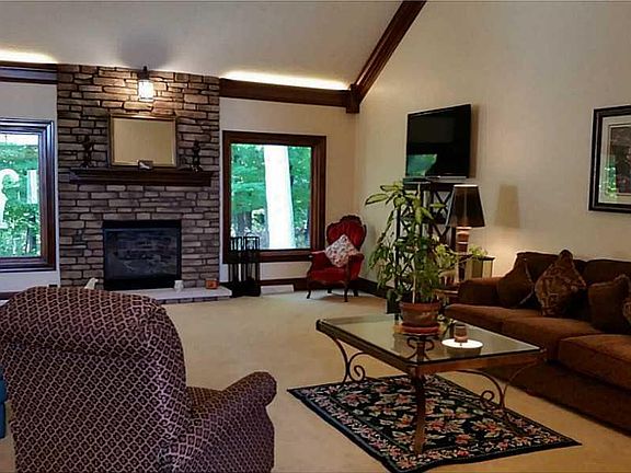 3rd image of 4896 N Wayside Dr