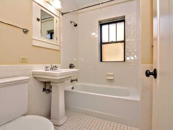 4th image of 4816 N Hermitage Ave APT 1F