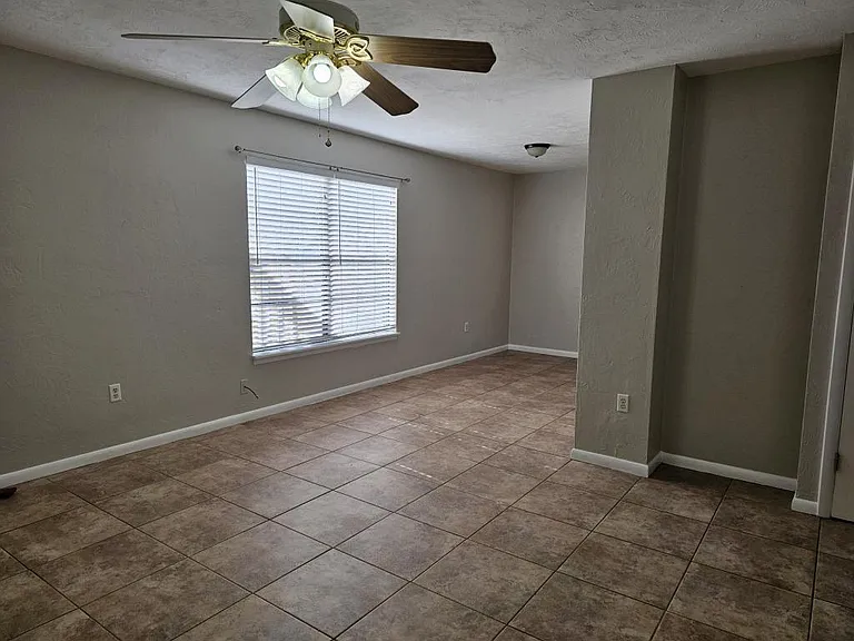 2205 Conway Dr #200 — Photo 10