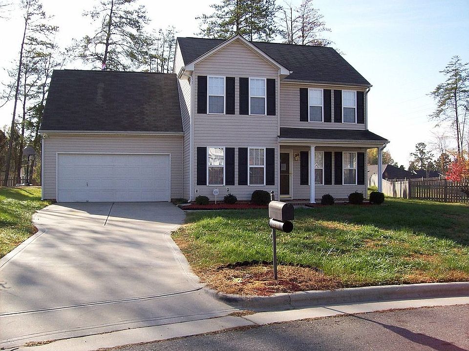2210 Oakhurst Court