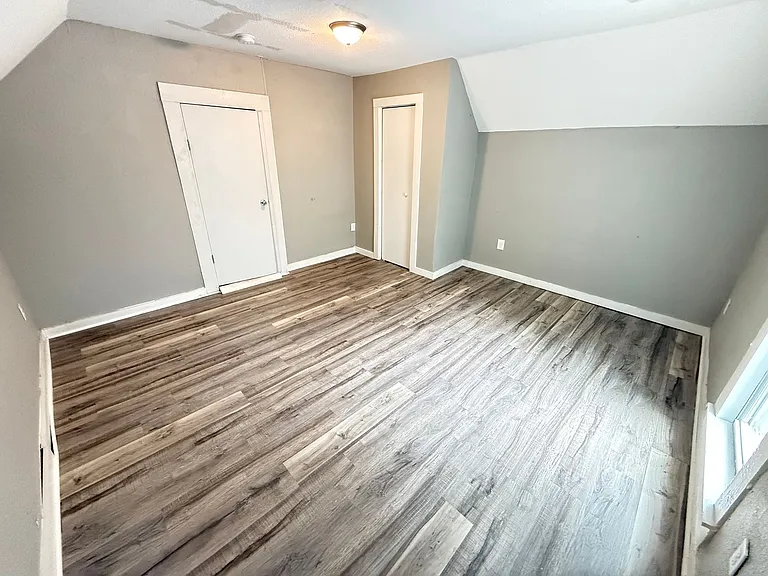 2137 N Delaware Ave — Photo 8