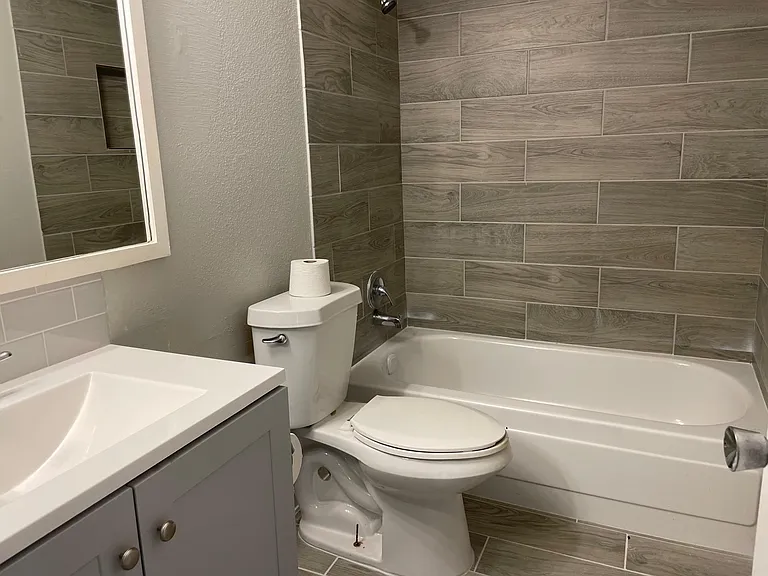 6401 Deihl Rd #202 — Photo 5
