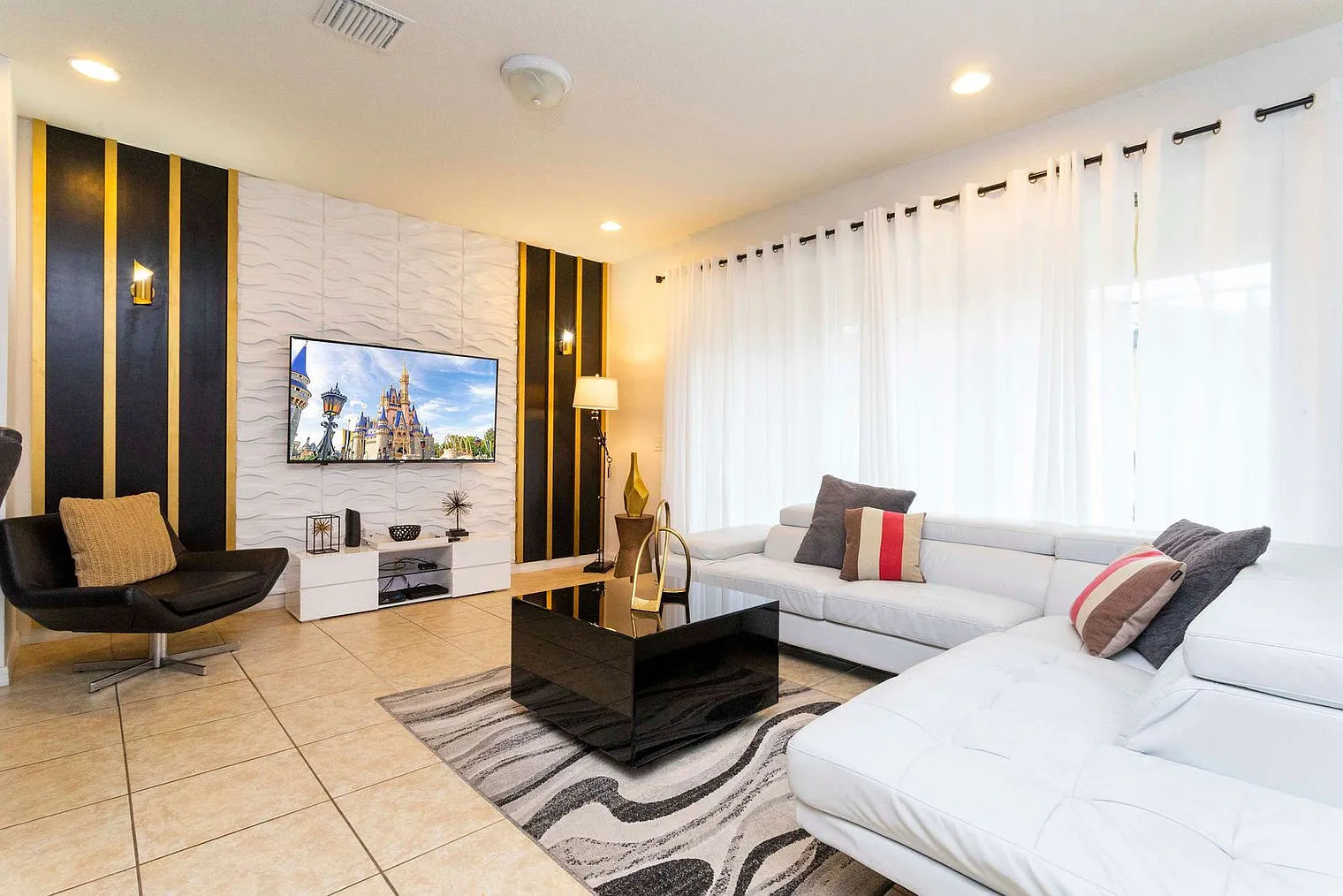 5 bed, 4.0 bath, $4,590 — Photo 1