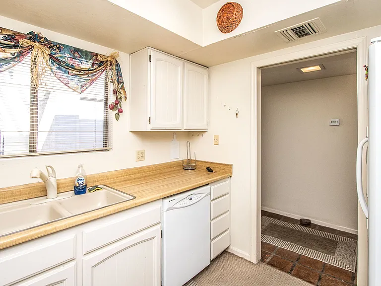 7631 E Sandalwood Dr — Photo 10