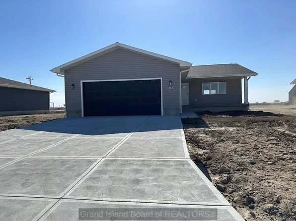 521 7th St, Phillips, NE 68865