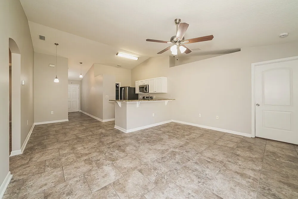 4 bed, 2.0 bath, 1304 sqft, $1,850 — Photo 3