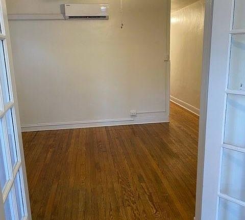 4th image of 3143 Ellwood Ave APT D