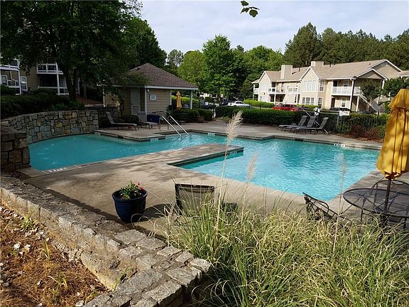 2nd image of 909 Berkeley Woods Dr #909