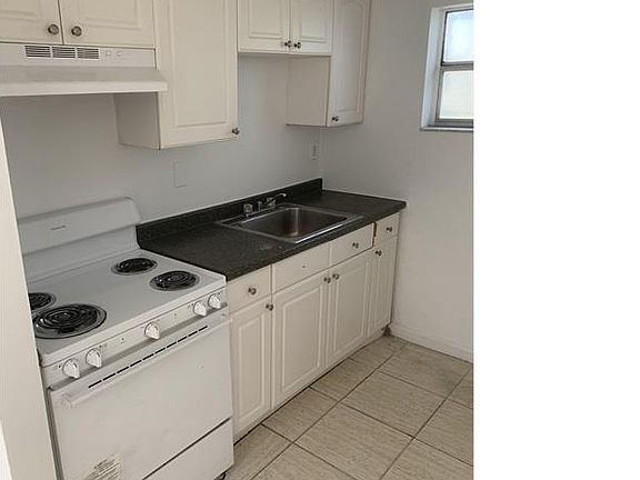 2nd image of 616 NW 5th Ave APT 4