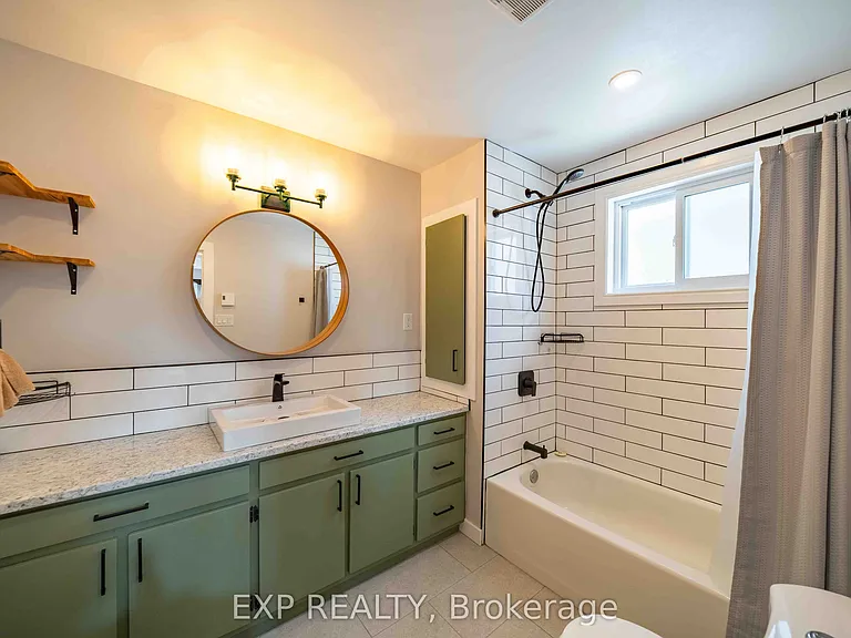 4515 Ste Catherine St #B — Photo 13