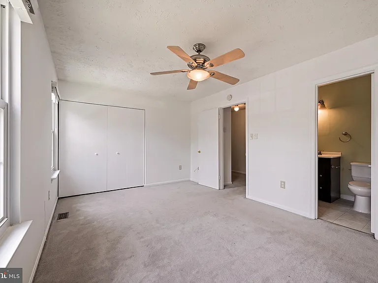 16 Meadowside Ct — Photo 34