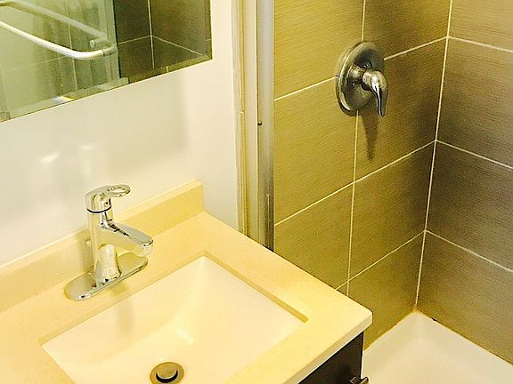 5th image of 4744 S Woodlawn Ave #3