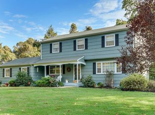 13 Spring Valley Dr, Holmdel, NJ 07733