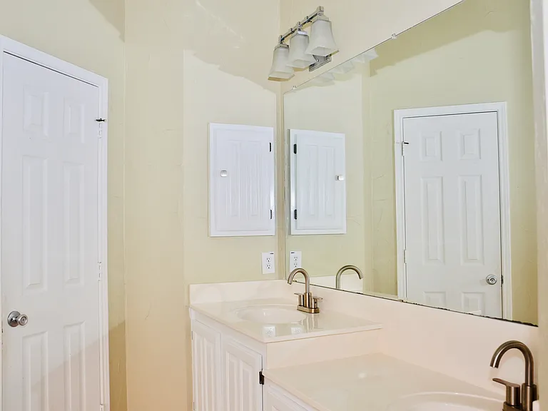2413 Pinehurst Dr — Photo 9