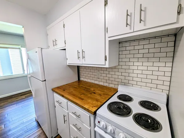 306 Central Dr, Pella, IA