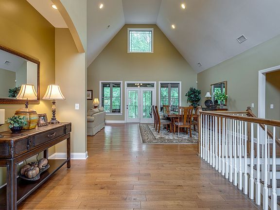 4th image of 131 Joy Cir