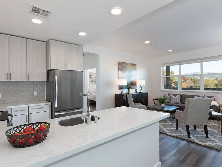 Sunsweet Apartments — Photo 7